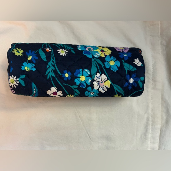 Vera Bradley makeup/storage case. Mint condition. - Picture 4 of 7